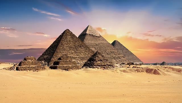 pyramidy v Egyptě